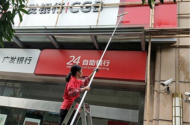 佛山支行招牌季度外墻保潔工作