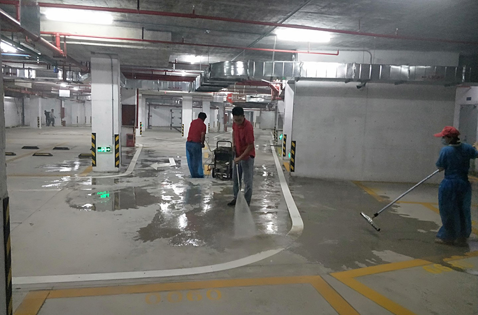 佛山大良康格斯開荒車庫(kù)清洗